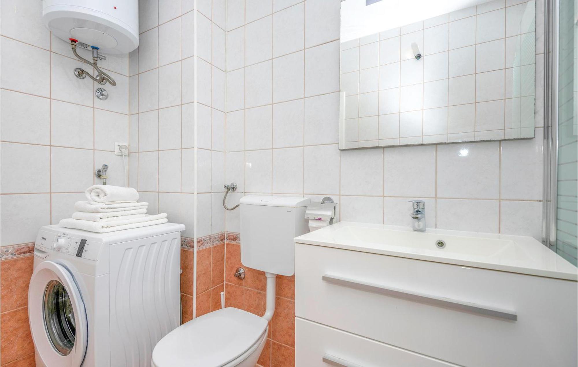 1 Bedroom Beautiful Apartment In Башка-Вода Экстерьер фото