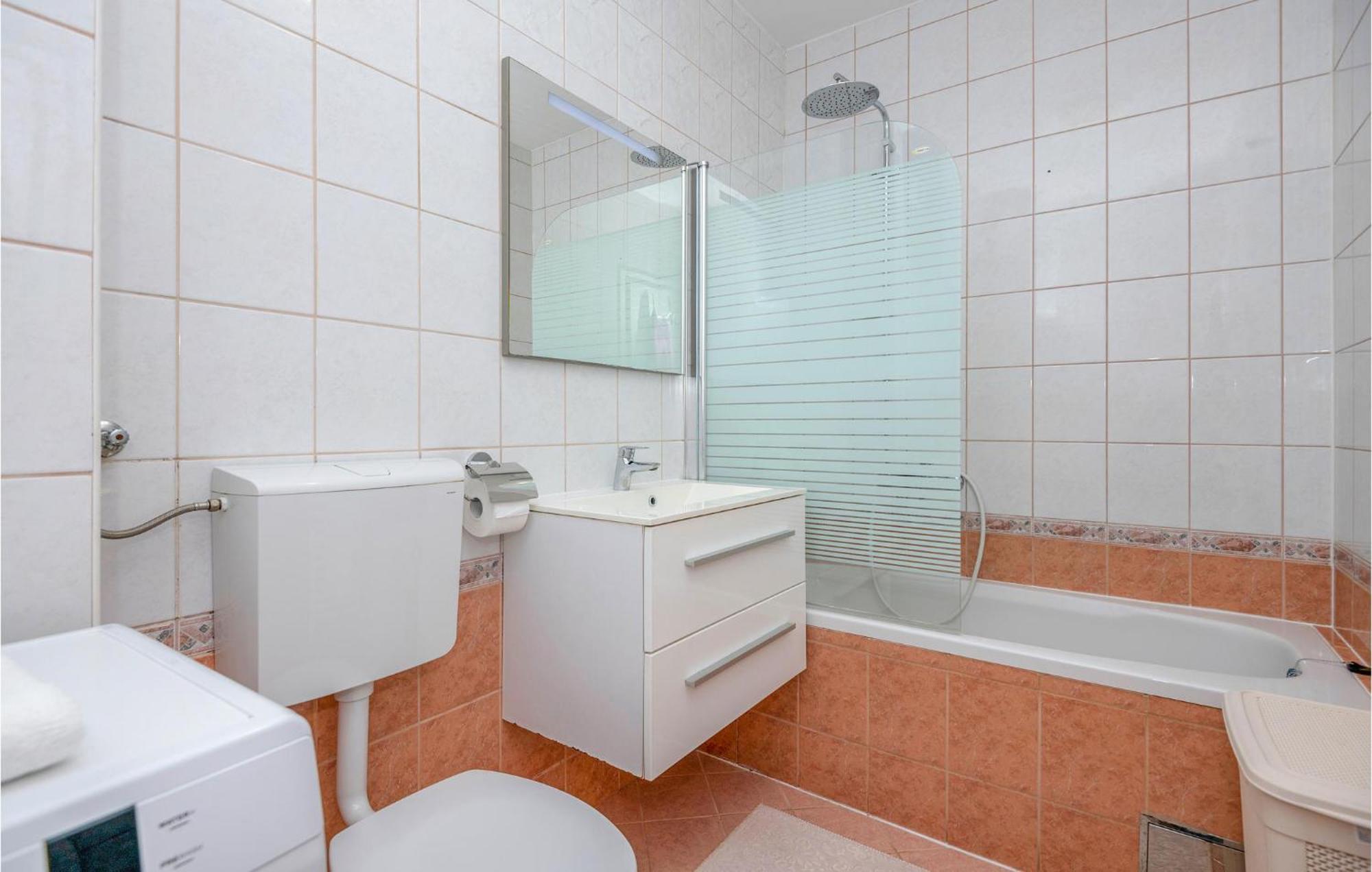 1 Bedroom Beautiful Apartment In Башка-Вода Экстерьер фото